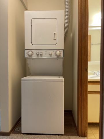 350 College Street, Crystal Lake, IL 60014