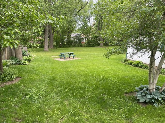 350 College Street, Crystal Lake, IL 60014