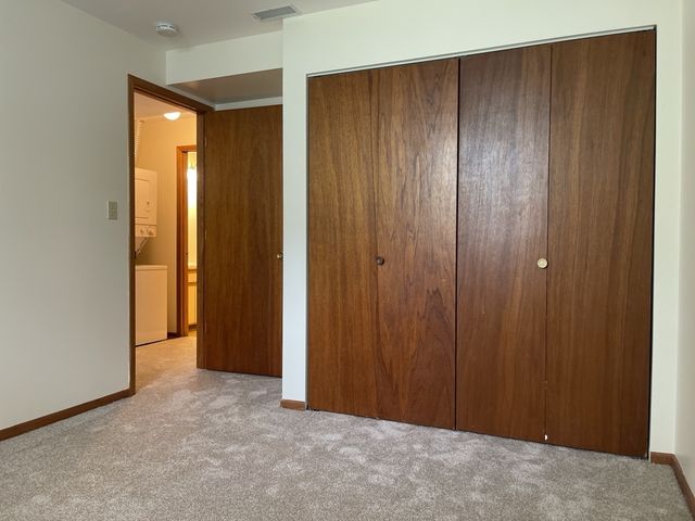 350 College Street, Crystal Lake, IL 60014