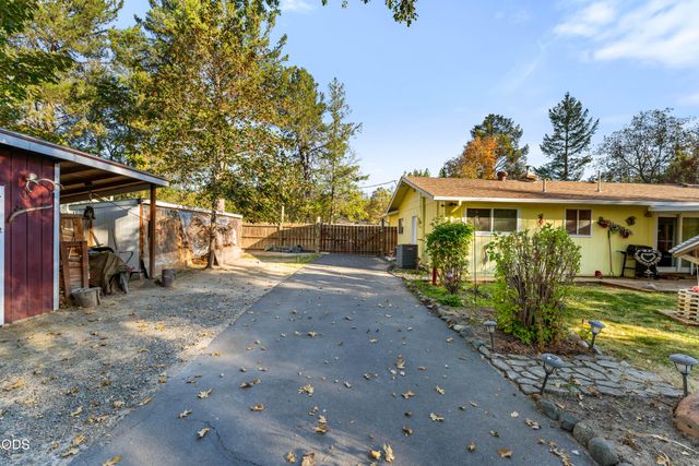 245 Stringer Gap Road, Grants Pass, OR 97527