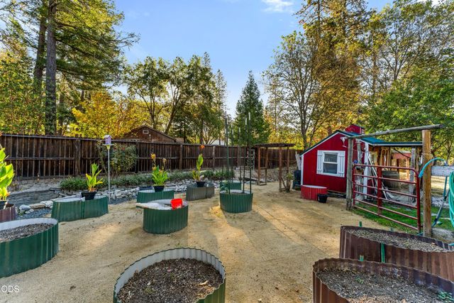 245 Stringer Gap Road, Grants Pass, OR 97527
