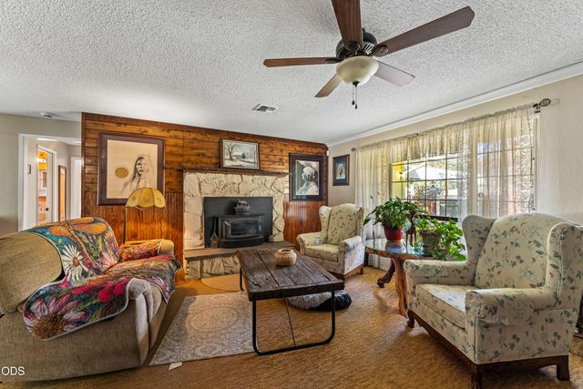 245 Stringer Gap Road, Grants Pass, OR 97527
