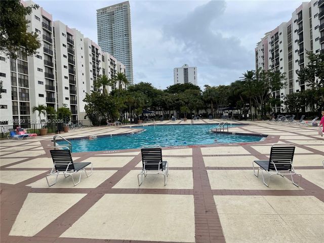 16919 N Bay Rd 104, Sunny Isles Beach, FL 33160