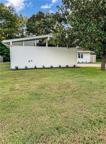 108 Catalpa Street, Coffeyville, KS 67337