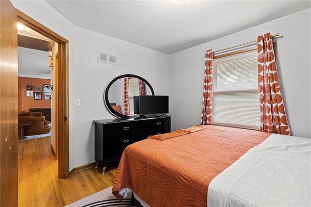 6601 N Broadway Street, Gladstone, MO 64118