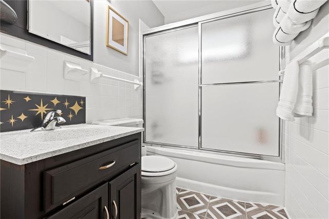 6601 N Broadway Street, Gladstone, MO 64118