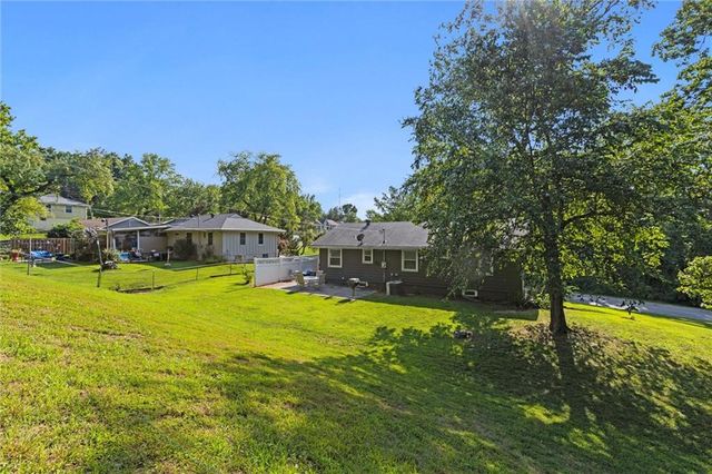 6601 N Broadway Street, Gladstone, MO 64118