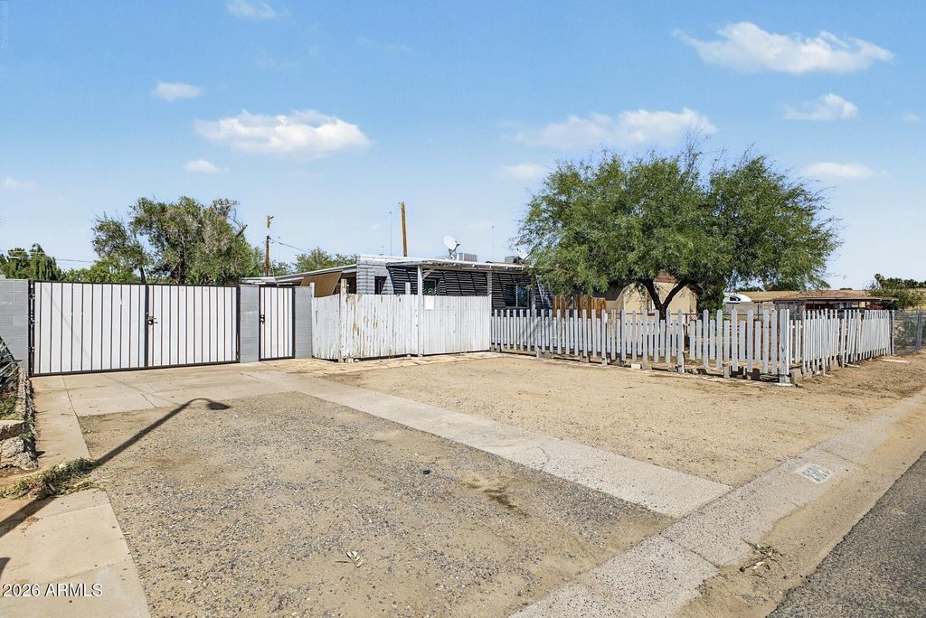 2522 W HAYWARD Avenue, Phoenix, AZ 85051 — exterior