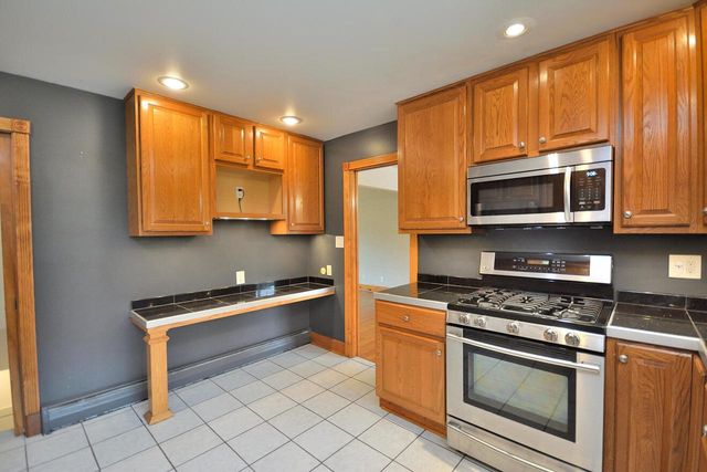 W164N5080 Lone Oak LANE, Menomonee Falls, WI 53051