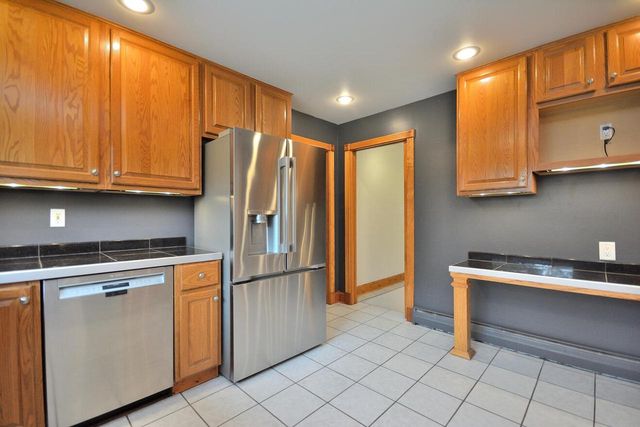 W164N5080 Lone Oak LANE, Menomonee Falls, WI 53051