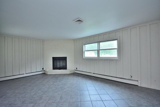 W164N5080 Lone Oak LANE, Menomonee Falls, WI 53051
