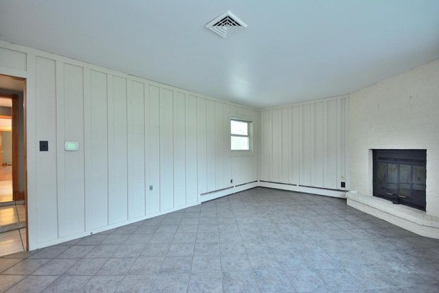 W164N5080 Lone Oak LANE, Menomonee Falls, WI 53051