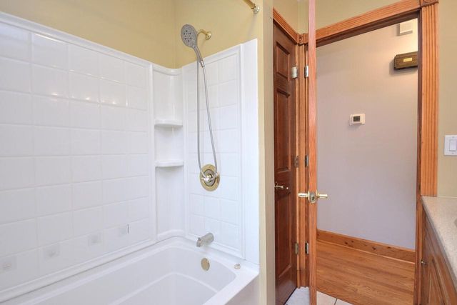 W164N5080 Lone Oak LANE, Menomonee Falls, WI 53051
