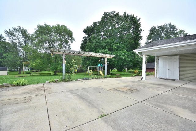 W164N5080 Lone Oak LANE, Menomonee Falls, WI 53051