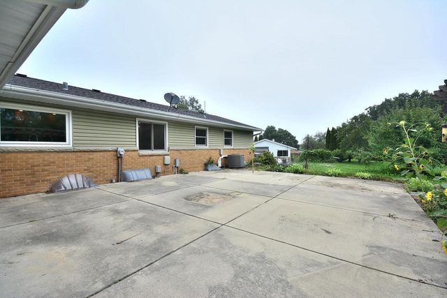 W164N5080 Lone Oak LANE, Menomonee Falls, WI 53051
