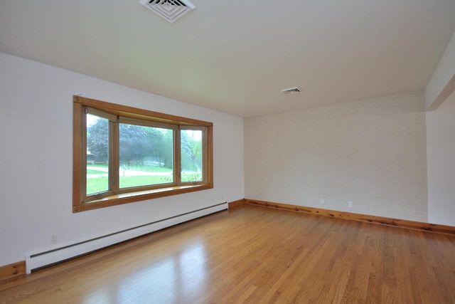 W164N5080 Lone Oak LANE, Menomonee Falls, WI 53051