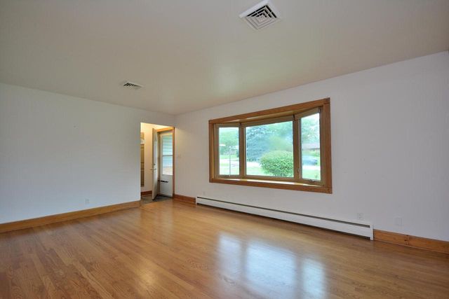 W164N5080 Lone Oak LANE, Menomonee Falls, WI 53051