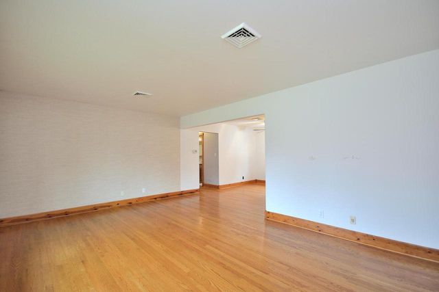 W164N5080 Lone Oak LANE, Menomonee Falls, WI 53051