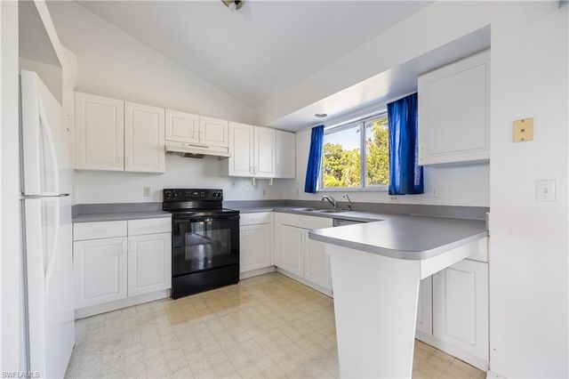 2017 NE 24th TER, Cape Coral, FL 33909