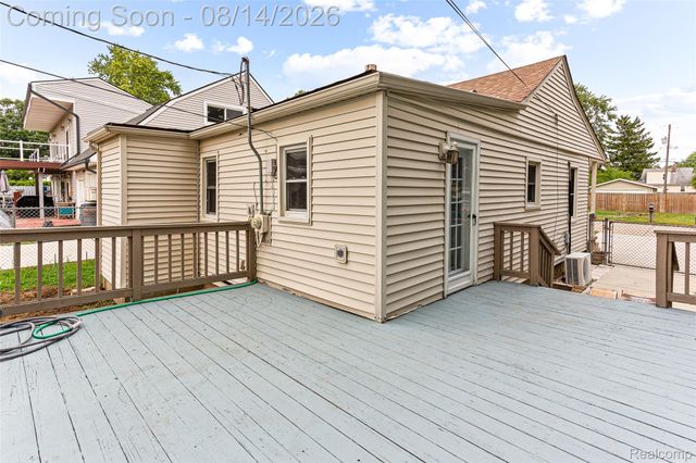 22655 Purdue Avenue, Farmington Hills, MI 48336