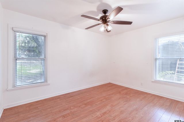 2216 Gish LN, Tyler, TX 75701