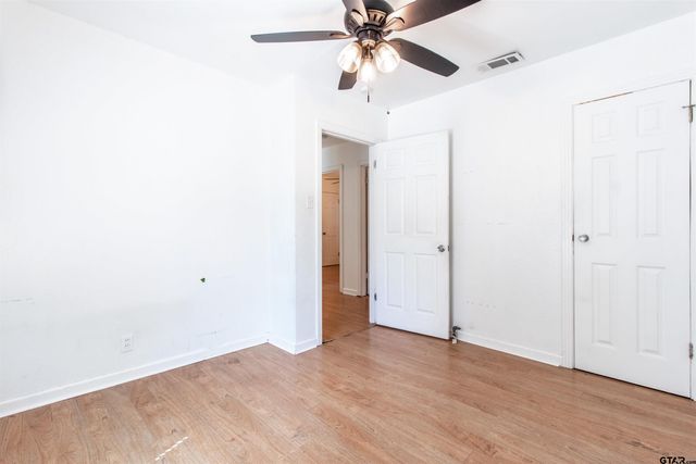 2216 Gish LN, Tyler, TX 75701