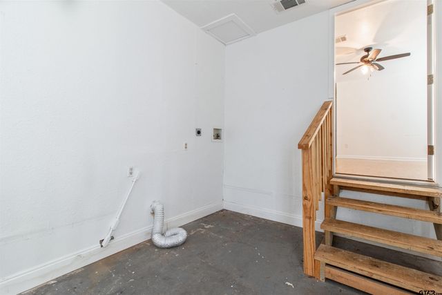 2216 Gish LN, Tyler, TX 75701