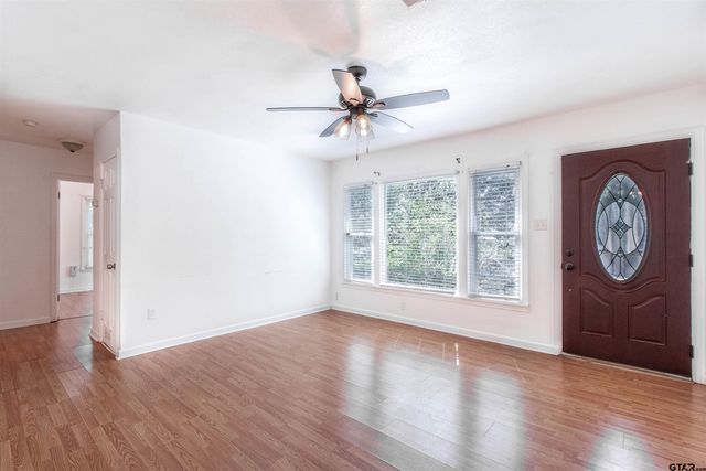 2216 Gish LN, Tyler, TX 75701