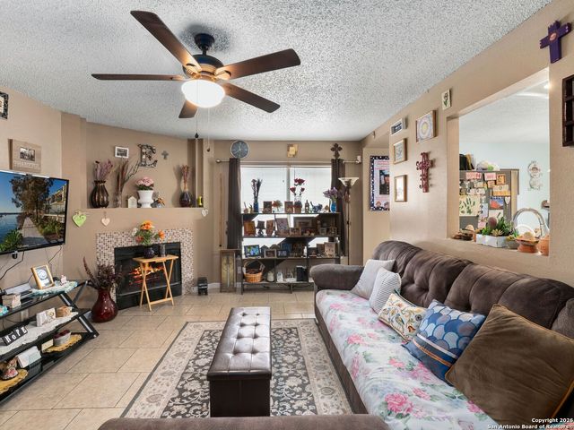 6831 Celes Meadow, Converse, TX 78109