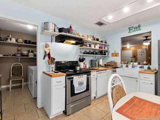 6831 Celes Meadow, Converse, TX 78109