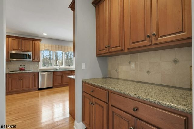 5 ADAMS COURT, Bridgewater Twp., NJ 08836