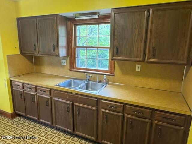 4609 Glen Rose Rd, Louisville, KY 40229