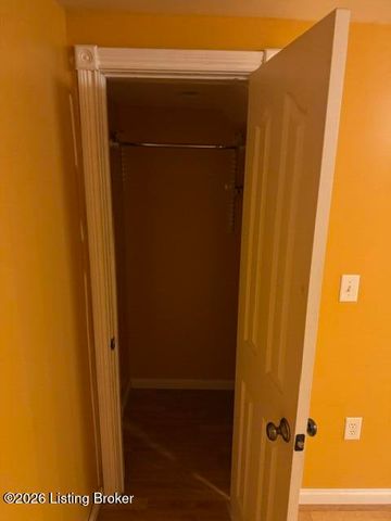 4609 Glen Rose Rd, Louisville, KY 40229