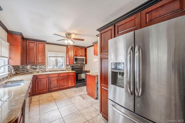 276 Dogwood Road W, Mastic Beach, NY 11951