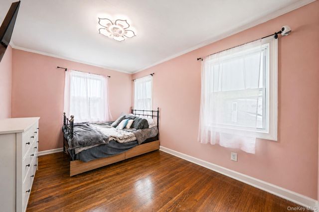 276 Dogwood Road W, Mastic Beach, NY 11951