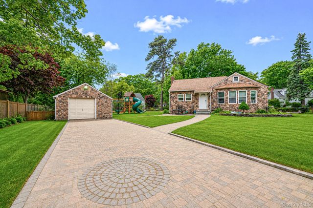 276 Dogwood Road W, Mastic Beach, NY 11951