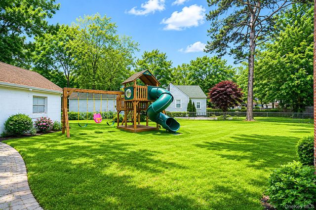 276 Dogwood Road W, Mastic Beach, NY 11951