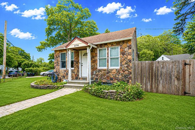 276 Dogwood Road W, Mastic Beach, NY 11951