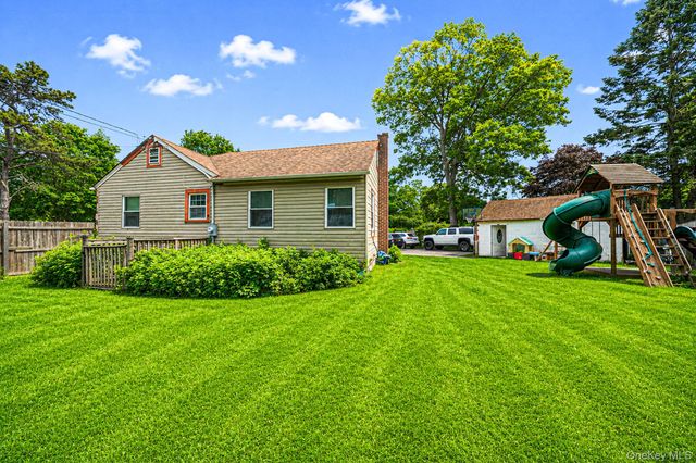 276 Dogwood Road W, Mastic Beach, NY 11951