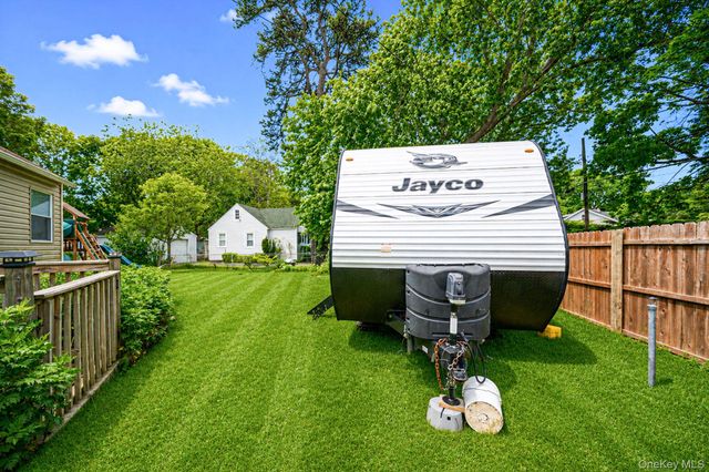 276 Dogwood Road W, Mastic Beach, NY 11951