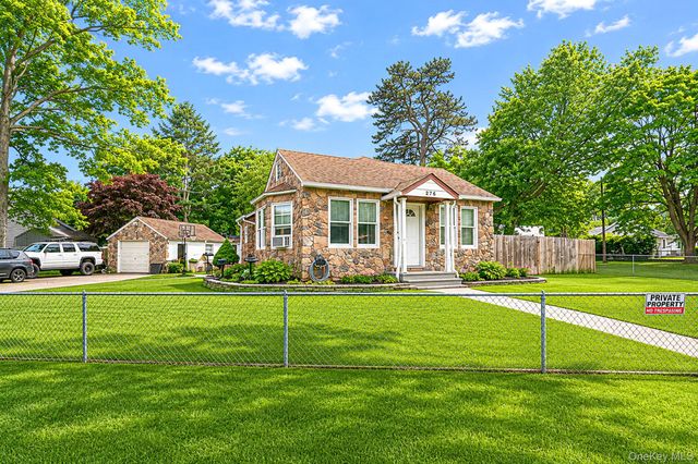 276 Dogwood Road W, Mastic Beach, NY 11951