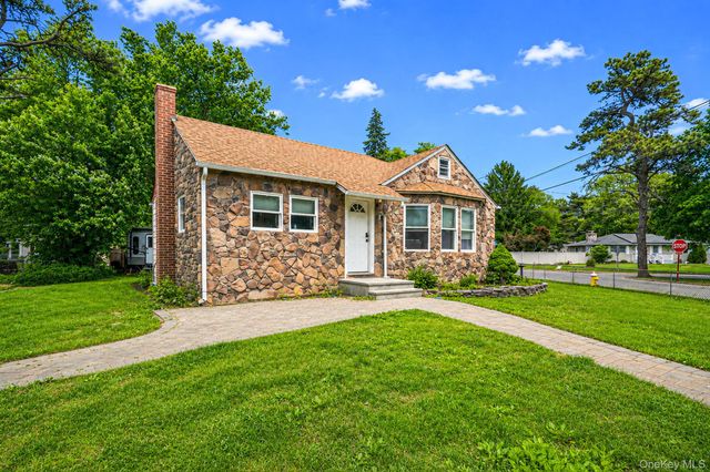 276 Dogwood Road W, Mastic Beach, NY 11951