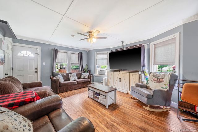 276 Dogwood Road W, Mastic Beach, NY 11951