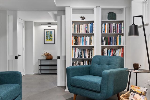 159 W Burton Place G, Chicago, IL 60610