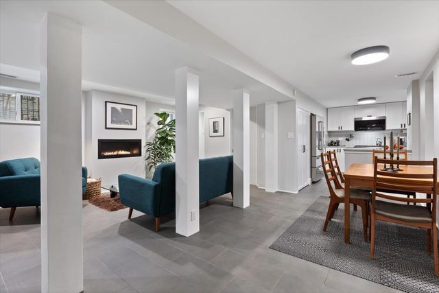 159 W Burton Place G, Chicago, IL 60610