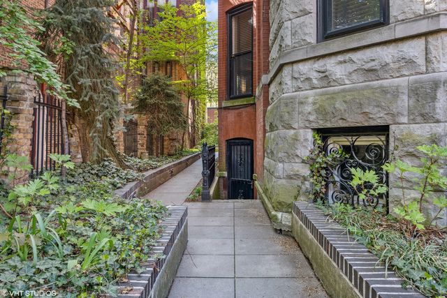 159 W Burton Place G, Chicago, IL 60610