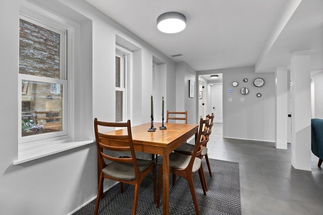 159 W Burton Place G, Chicago, IL 60610