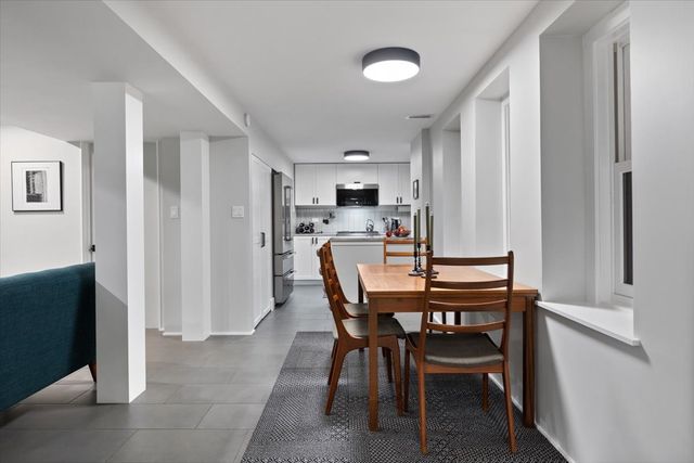 159 W Burton Place G, Chicago, IL 60610