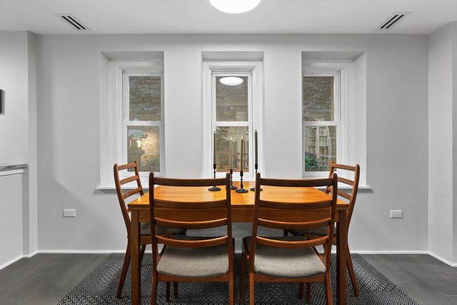 159 W Burton Place G, Chicago, IL 60610