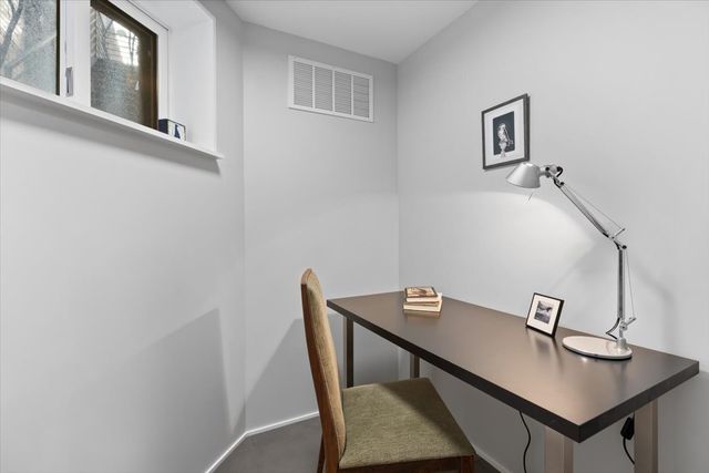 159 W Burton Place G, Chicago, IL 60610